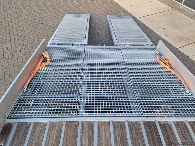 Car carrier van DAF XF 530 SuperSpacecab 6x2*4 - New Flatbed - Ramp...
