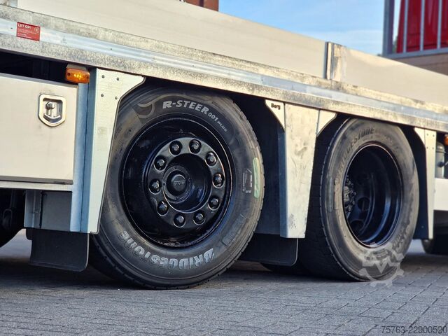 Car carrier van DAF XF 530 SuperSpacecab 6x2*4 - New Flatbed - Ramp...