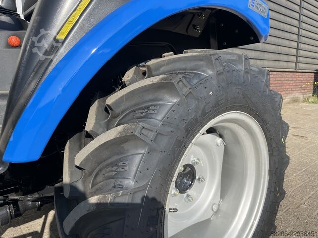 Solis 26 HST compact tractor with front loader / front-end loader NEW SOLIS 26 HST minitractor met voorlader / frontlader NIEUW