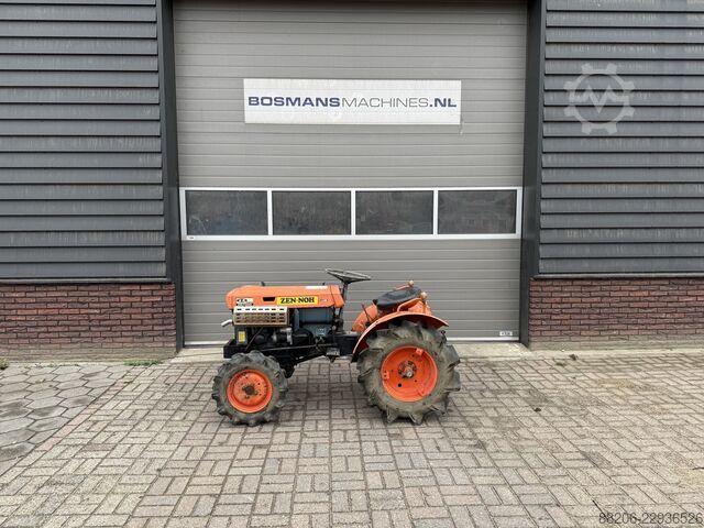 Kubota B7000 4WD mini tractor KUBOTA B7000 4WD minitractor
