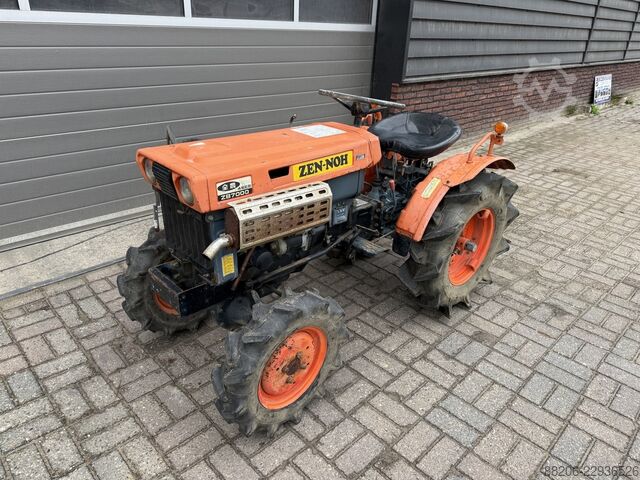 Kubota B7000 4WD mini tractor KUBOTA B7000 4WD minitractor