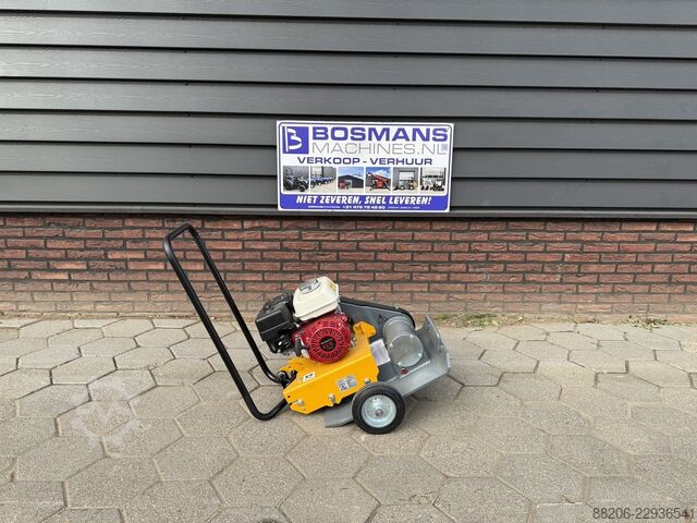 Giant GP1345 Vibratory Plate NEW GIANT GP1345 trilplaat NIEUW