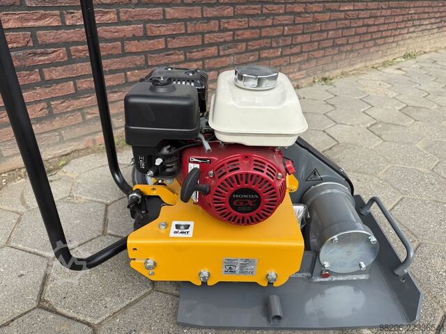 Giant GP1345 Vibratory Plate NEW GIANT GP1345 trilplaat NIEUW