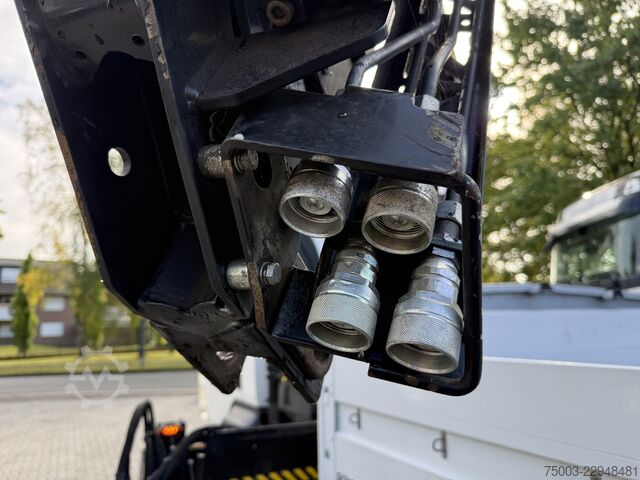 Flatbed truck Volvo FL 210 Kran Hiab X-HiDuo 082