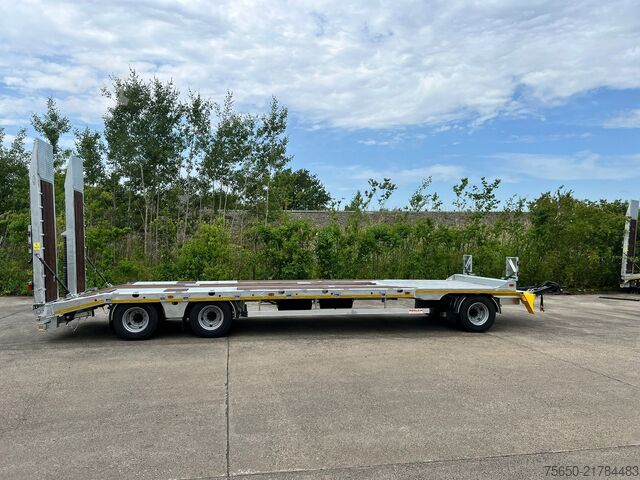 Low loader trailer Möslein T 3-9,20 F  3 Achs Tieflader mit gerader Ladefläche 9 m, Neufahrzeug