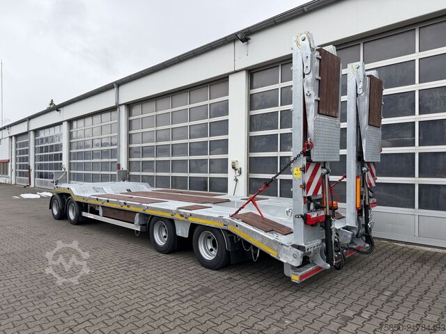 Low loader trailer Möslein T 4 VB H2  neuer 4 Achs Tieflader hydraulischen Rampen