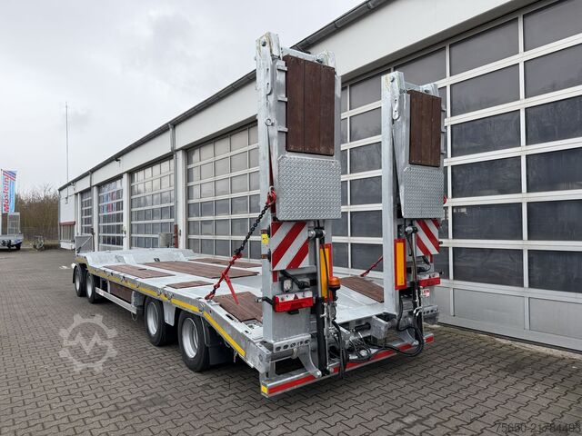 Low loader trailer Möslein T 4 VB H2  neuer 4 Achs Tieflader hydraulischen Rampen