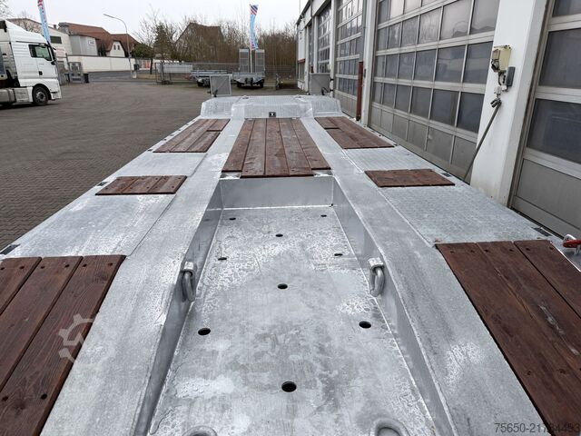 Low loader trailer Möslein T 4 VB H2  neuer 4 Achs Tieflader hydraulischen Rampen