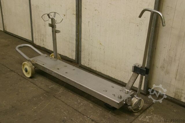 Transportwagen Edelstahl für eine Pumpe