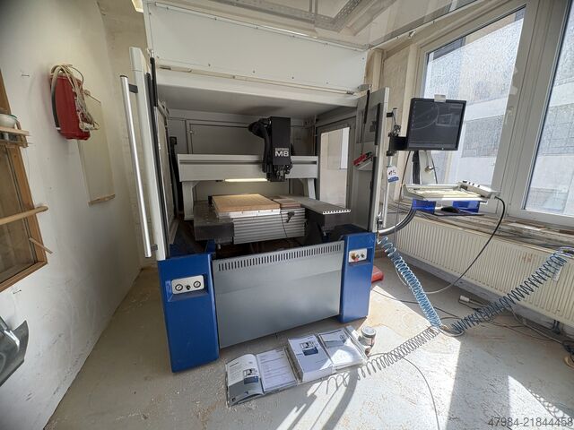 CNC machining center/machining system DATRON M8A