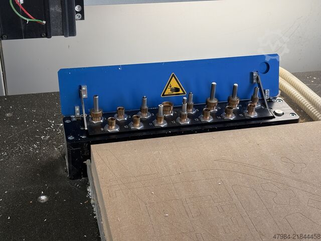 CNC machining center/machining system DATRON M8A