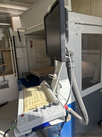 CNC machining center/machining system DATRON M8A