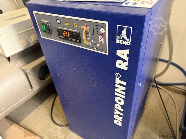CNC machining center/machining system DATRON M8A
