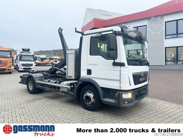 Roll-off tipper truck MAN TGL 12.250 4x2 BL, Palfinger Abroller P 07-25MPA,