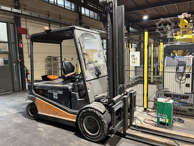 Fahrzeuge (Gabelstapler - Beladung - Reinigung etc.) Still 5 ton electric