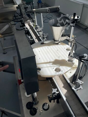 Rotationsmaschine mit Sprüheinheit Rotary table with spraying system