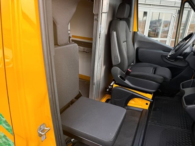 Kastenwagen hoch MERCEDES-BENZ eSprinter 312 DHL Regal KEP-Ausbau