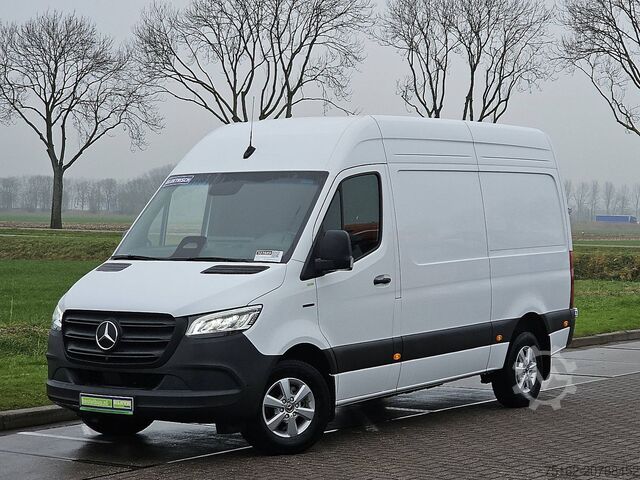 High-roof van MERCEDES-BENZ ESPRINTER L2H2 300 km WLTP LED