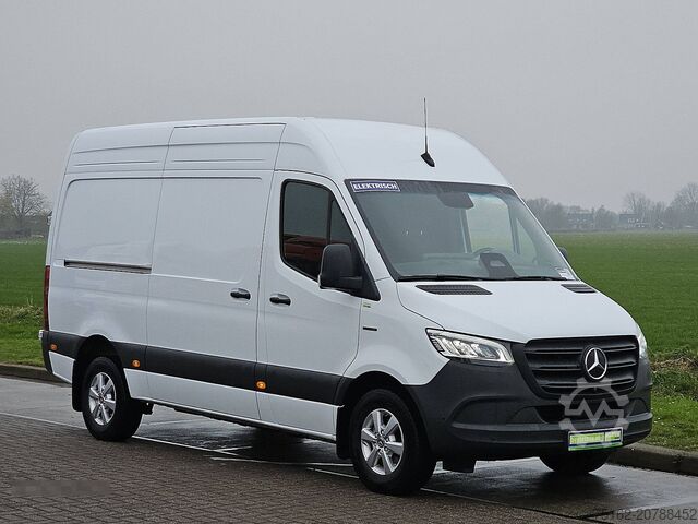 High-roof van MERCEDES-BENZ ESPRINTER L2H2 300 km WLTP LED
