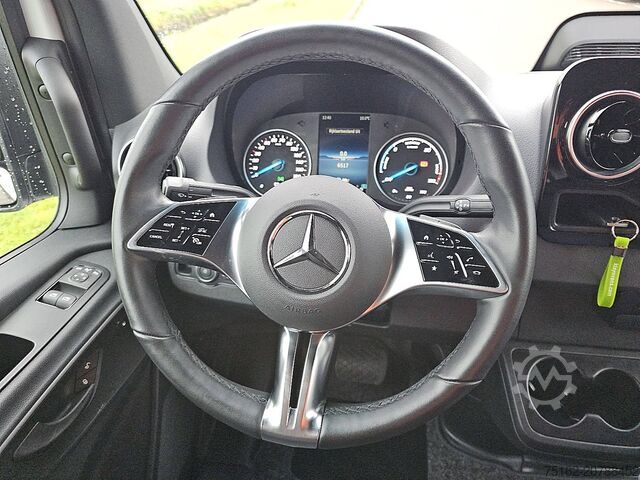 High-roof van MERCEDES-BENZ ESPRINTER L2H2 300 km WLTP LED