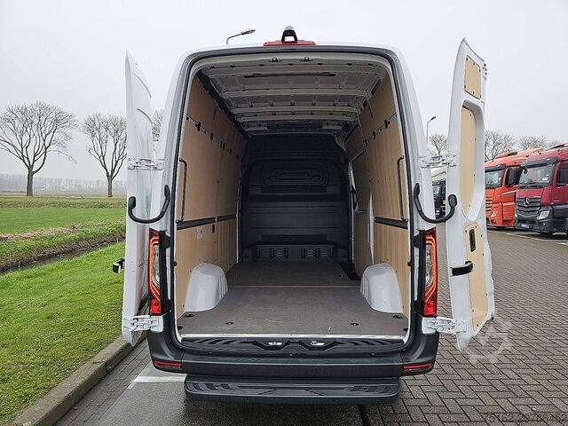 High-roof van MERCEDES-BENZ ESPRINTER L2H2 300 km WLTP LED
