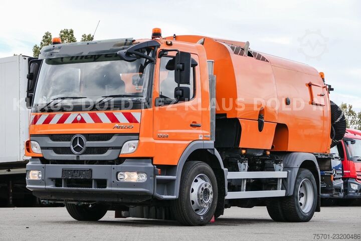 Kehrmaschine MERCEDES-BENZ Atego 1324 Straßenkehrmaschine Bucher