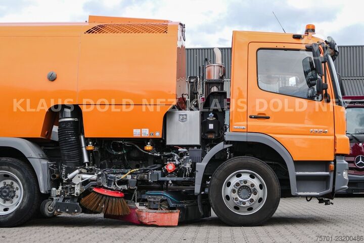 Kehrmaschine MERCEDES-BENZ Atego 1324 Straßenkehrmaschine Bucher