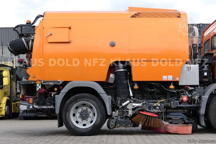 Kehrmaschine MERCEDES-BENZ Atego 1324 Straßenkehrmaschine Bucher