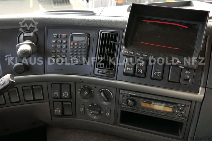 LKW mit Kofferaufbau VOLVO FM 330 Koffer Vollluft LBW Kamera Euro 5