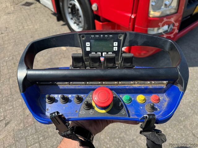 Crane truck MAN TGX 26.480 XXL 6X2 HMF 2620 CRANE + BDF BODY + ...
