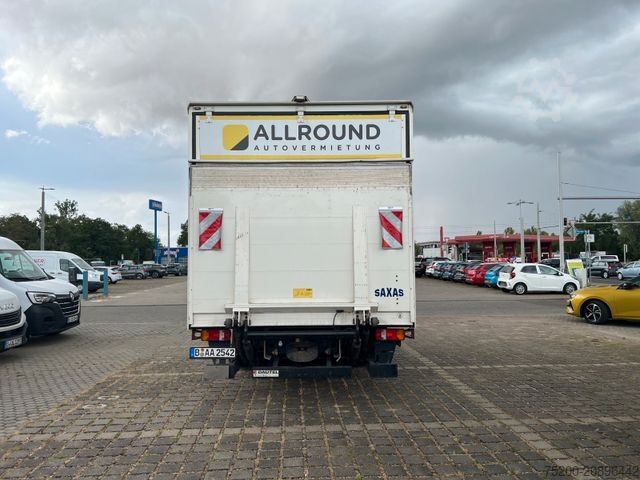 Transporter mit Koffer MAN TGL 8.220