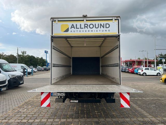 Transporter mit Koffer MAN TGL 8.220