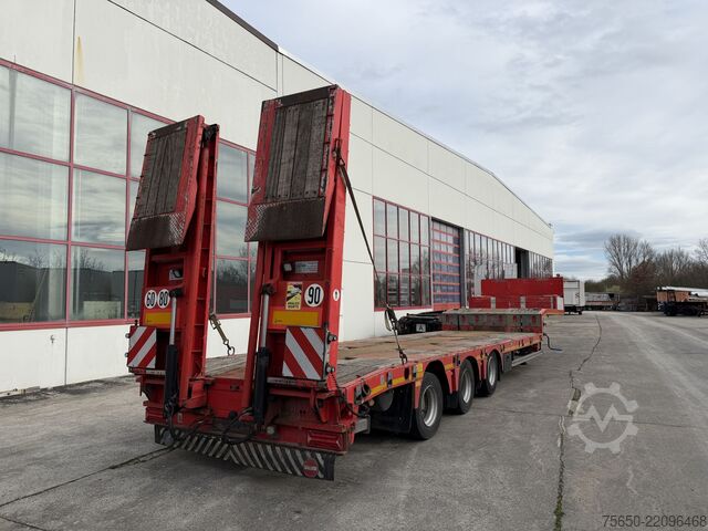 Low loader semitrailer Kässbohrer LB3E  3 Achs Satteltieflader, komplett überfahrbar