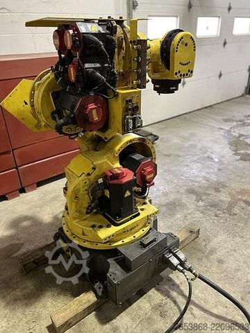 Industrial robot Fanuc R-2000iB 165CF RJ3iC/R30iA Controller