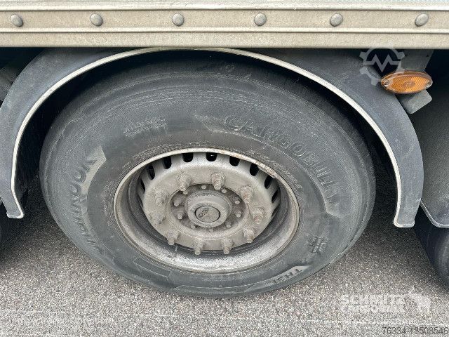 Box semitrailer Fruehauf Semitrailer Dryfreight Standard Porte relevante