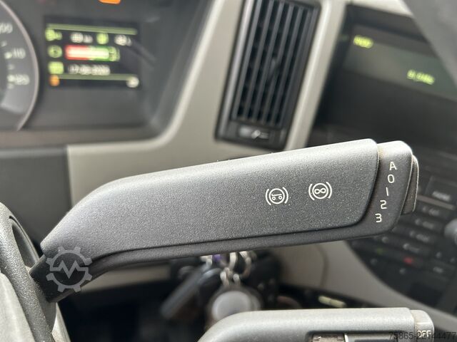 Standard tractor Volvo FM 330 Globetrotter / 742 dkm / VEB+ / Spoilers...