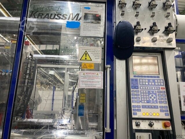 Injection  Molding Machine with Robot KraussMaffei KM575-2700C2