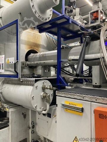 Injection  Molding Machine with Robot KraussMaffei KM575-2700C2