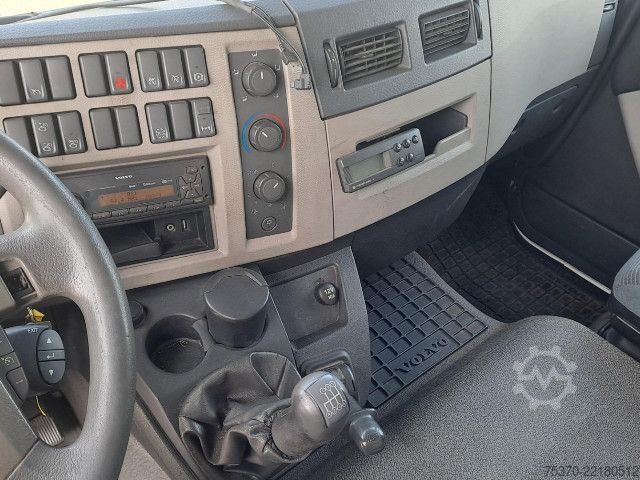Refrigerated truck Volvo FL100
