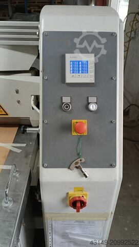 Compact cross-veneer splicing machine Kuper ACR CrossRunner 1600