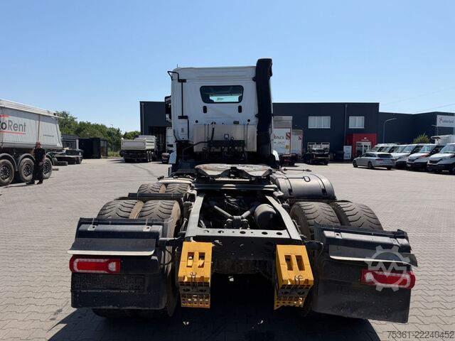 Standard SZM MERCEDES-BENZ Arocs 5 2645 6X4 Kipphydr. !Unfall Motor läuft !