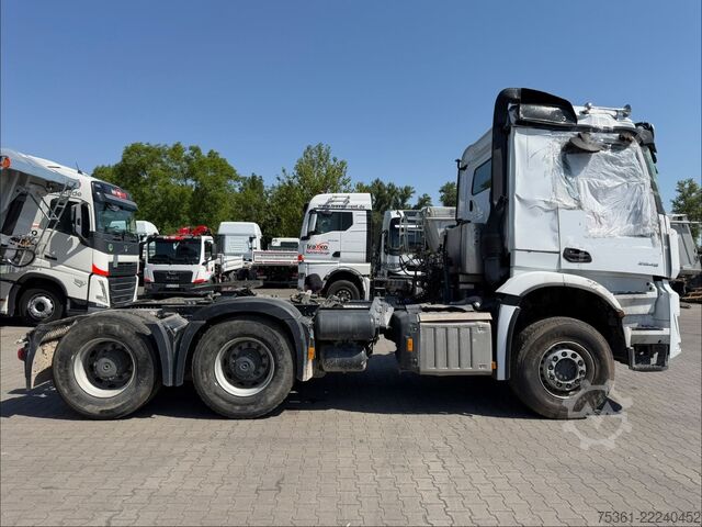 Standard SZM MERCEDES-BENZ Arocs 5 2645 6X4 Kipphydr. !Unfall Motor läuft !