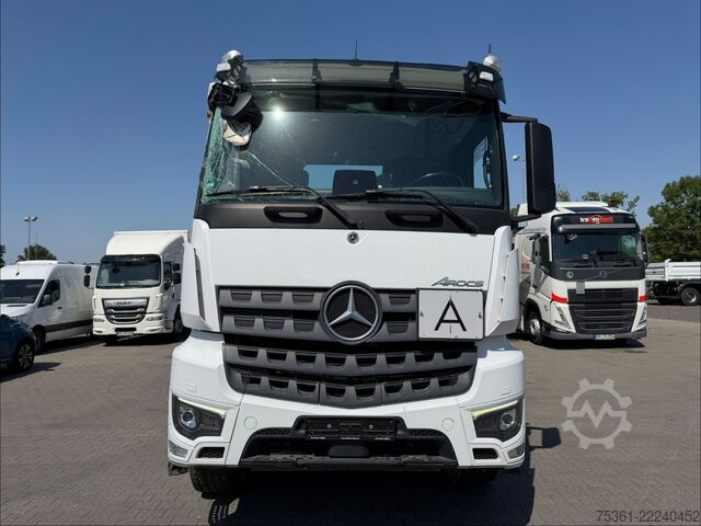 Standard SZM MERCEDES-BENZ Arocs 5 2645 6X4 Kipphydr. !Unfall Motor läuft !