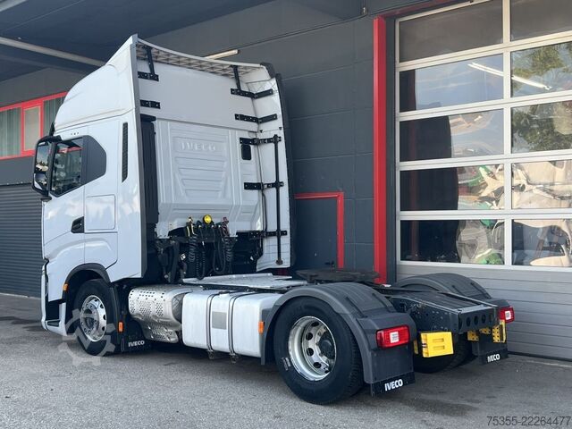 Standard tractor unit IVECO S-WAY AS440S48 E6d ACC Intader NAVI 2xTank Leder