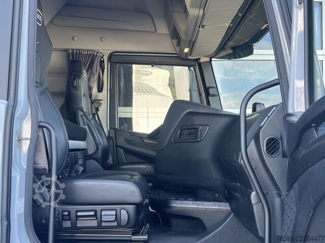 Standard tractor unit IVECO S-WAY AS440S48 E6d ACC Intader NAVI 2xTank Leder