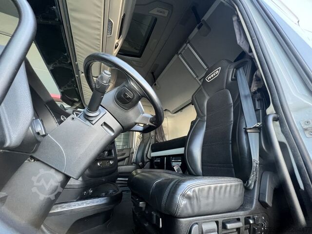 Standard tractor unit IVECO S-WAY AS440S48 E6d ACC Intader NAVI 2xTank Leder