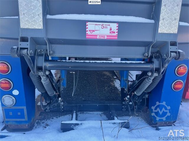 Micodan hook container with tail lift  Micodan hook container with tail lift