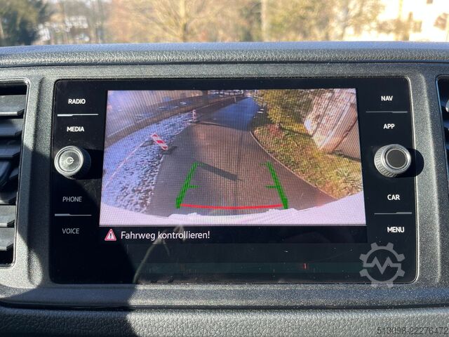 Transporter mit Koffer VW CRAFTER KOFFER LBW+PORTALTÜR KAMERA KLIMA NAVI