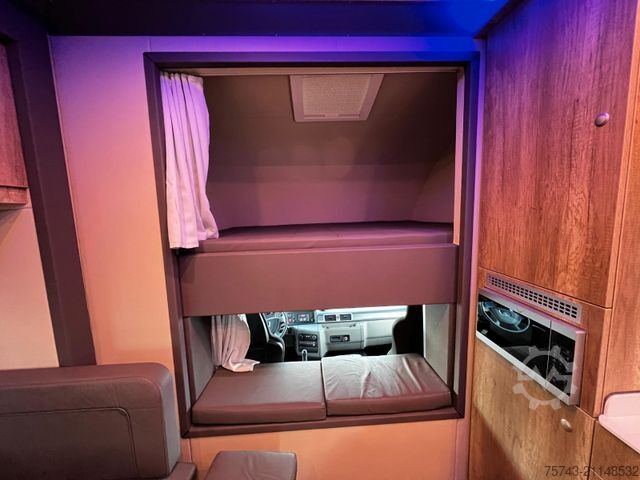 Viehtransporter LKW MAN 12 250 5 Pferde Pop-Out