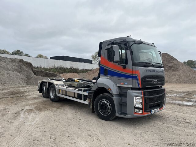 Containertransport / Hakenlift-System Ford F-line 6x2 Hyva Titan 20T Haakarmsysteem